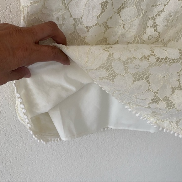 VINCE CAMUTO LACE DRESS - Picture 4 of 12